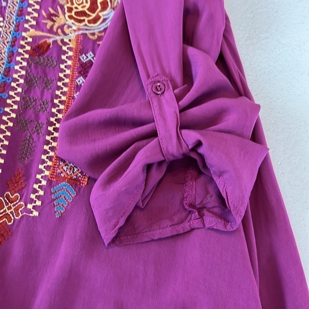 Andree by Unit Purple Embroidered Popover Front Top Size Small - Picture 5 of 8